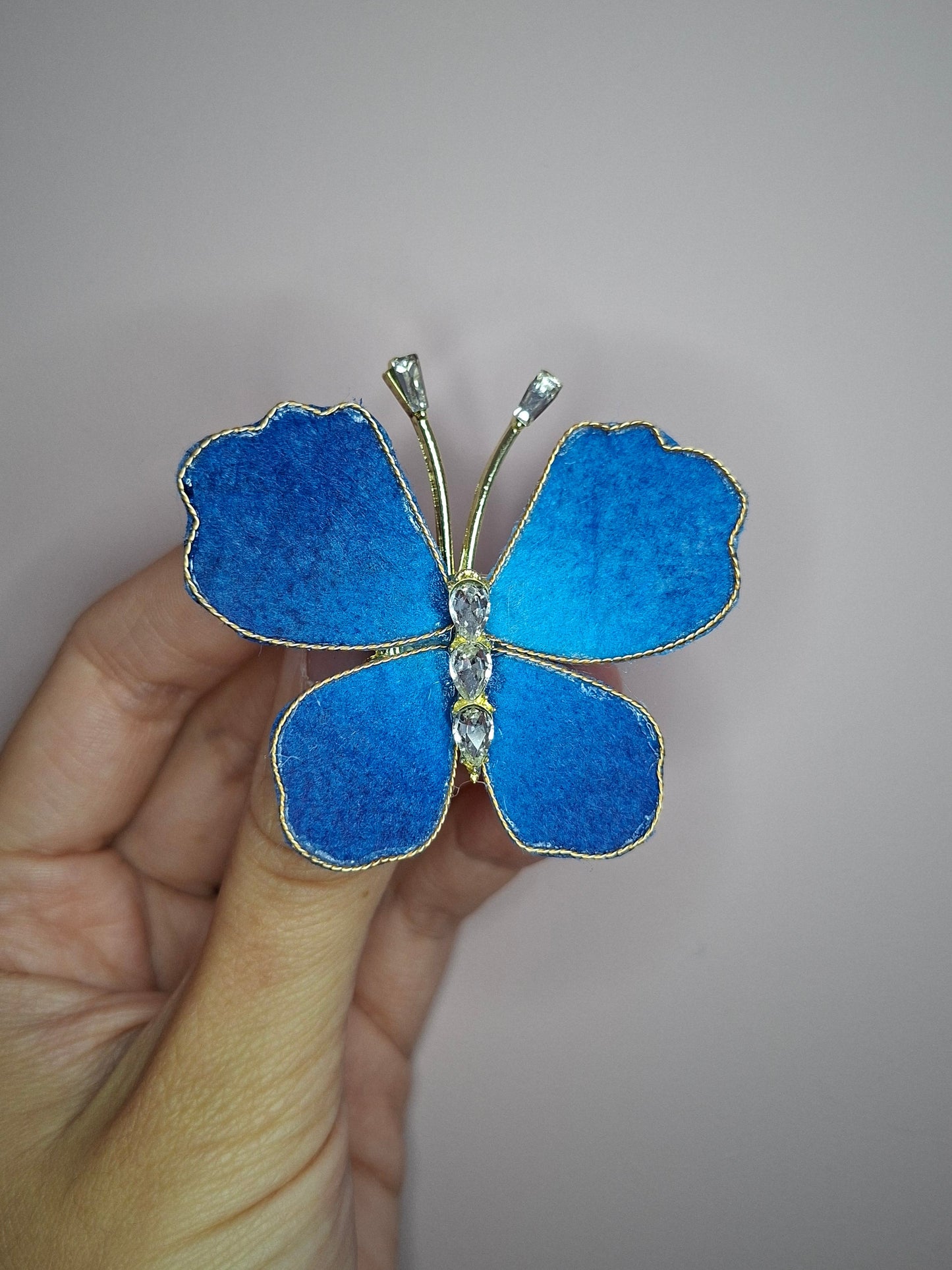Broche S Vlinder stof helder blauw