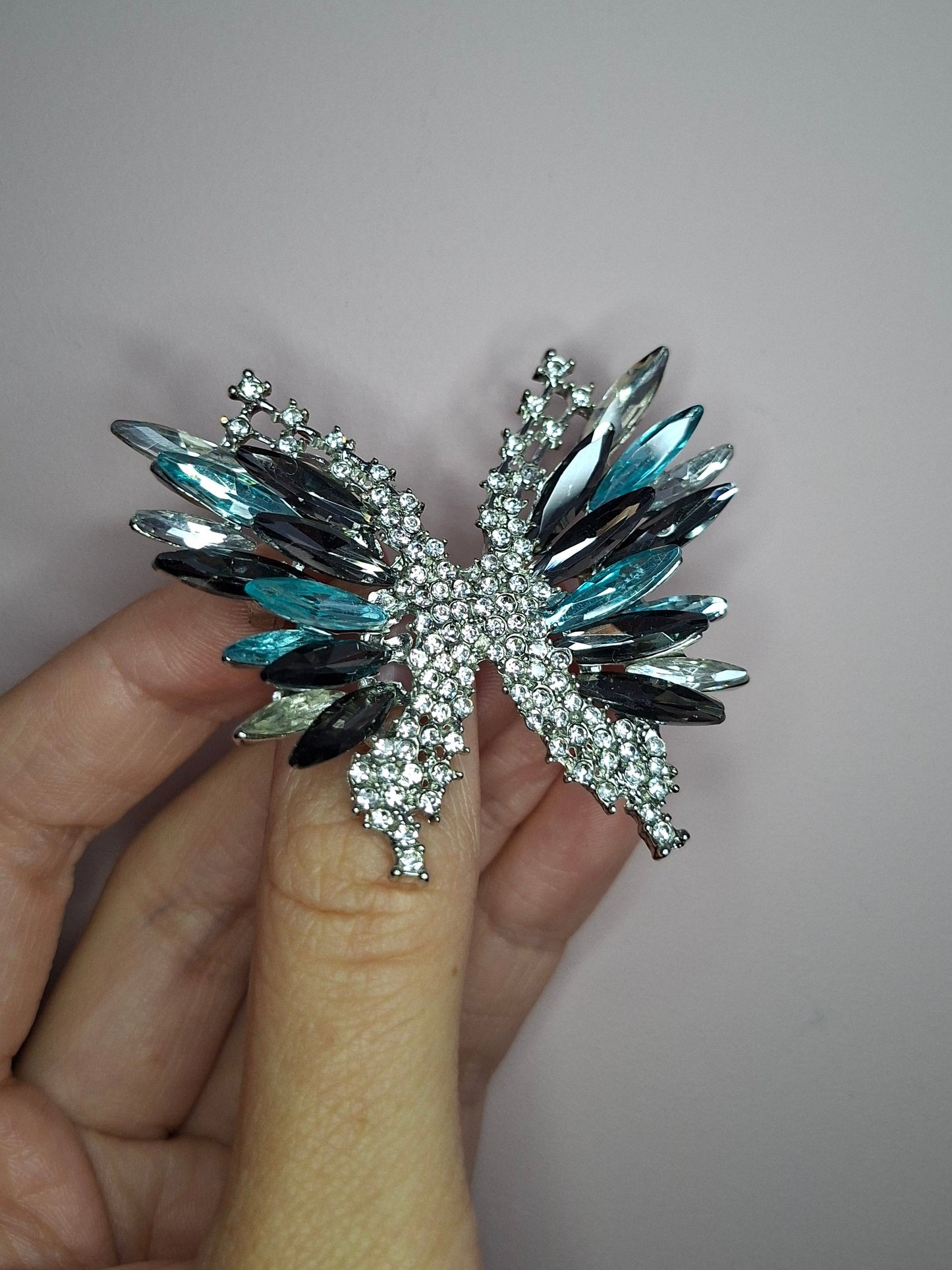 Broche M Vlinder steen blauw