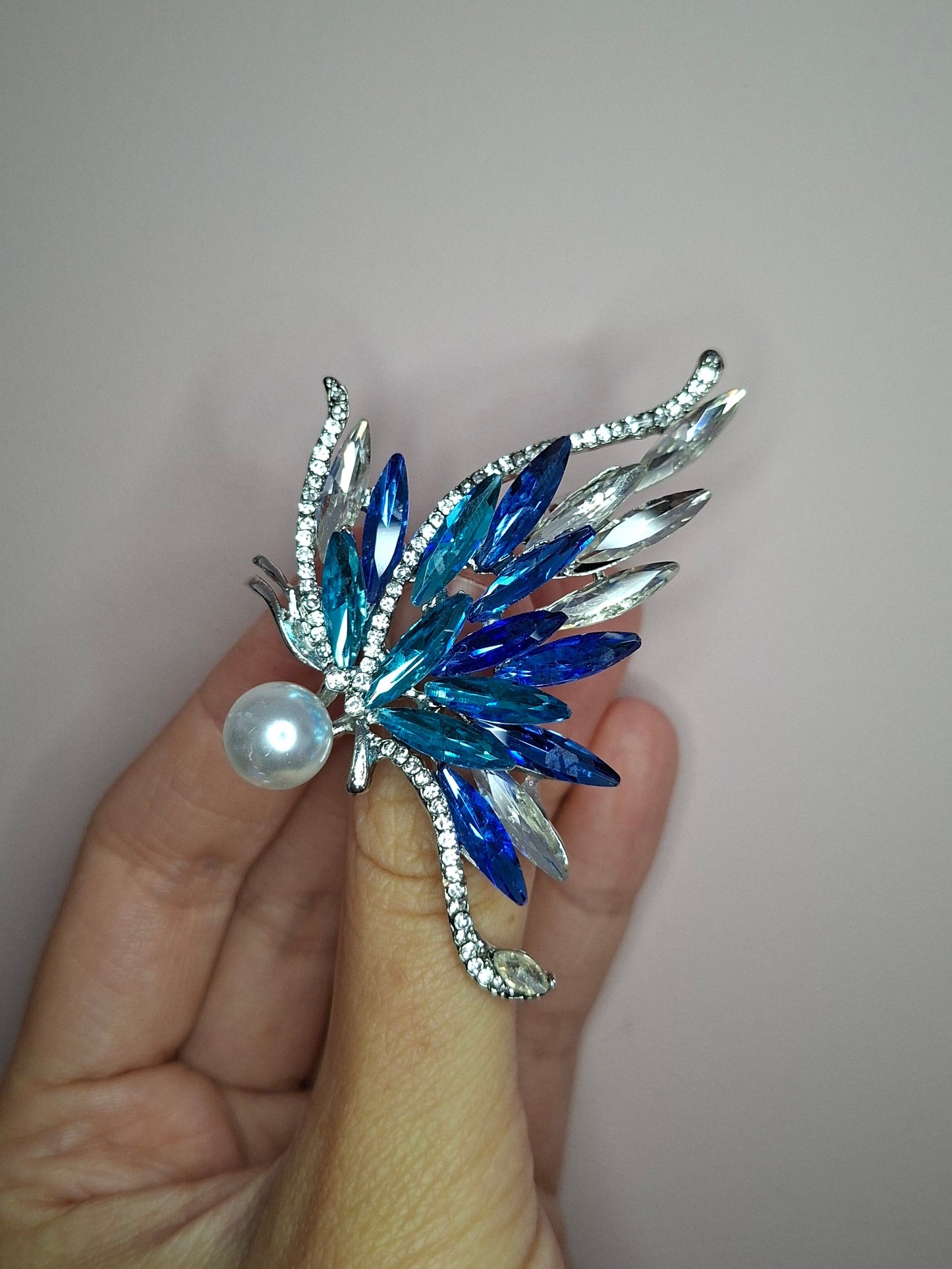 Broche M Vlindervleugel steen blauw parel
