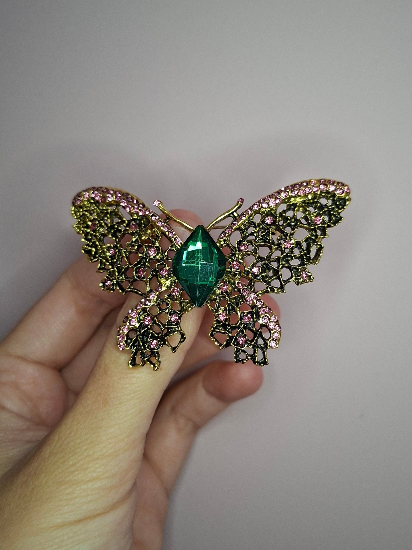 Broche M Vlinder