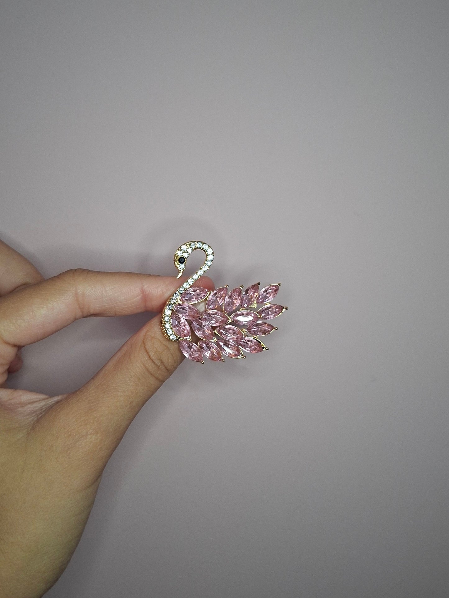 Broche M Steen Zwaan Roze