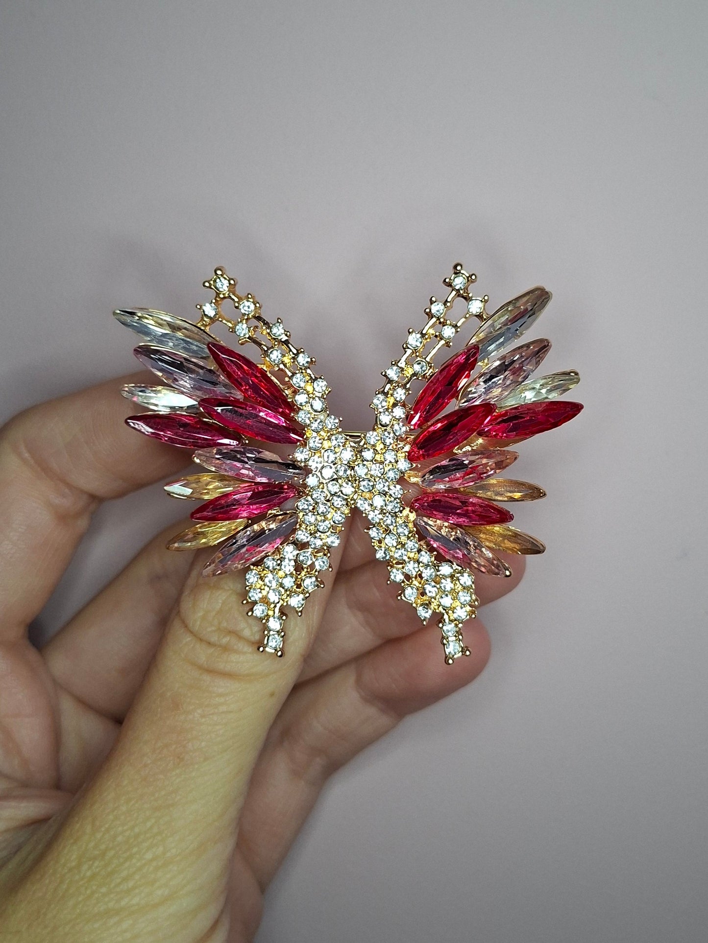 Broche M Vlinder steen rood