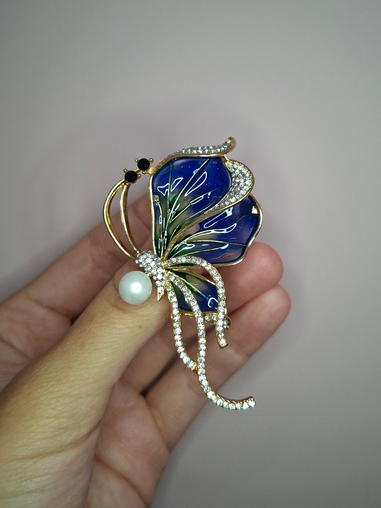 Broche M Vlindervleugel blauw parel
