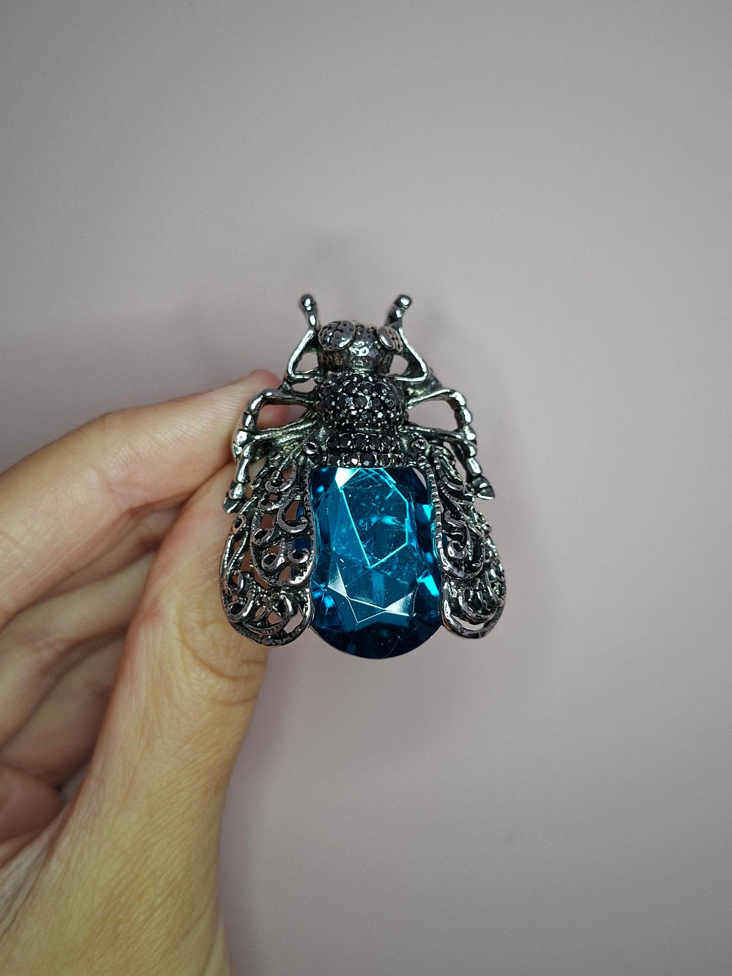 Broche M Kever blauw