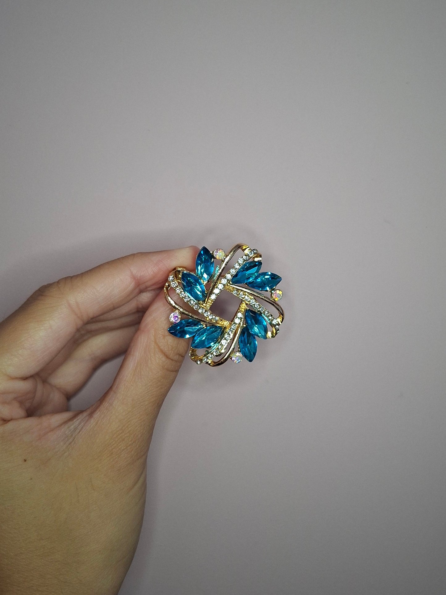 Broche M Steen Krans Blauw