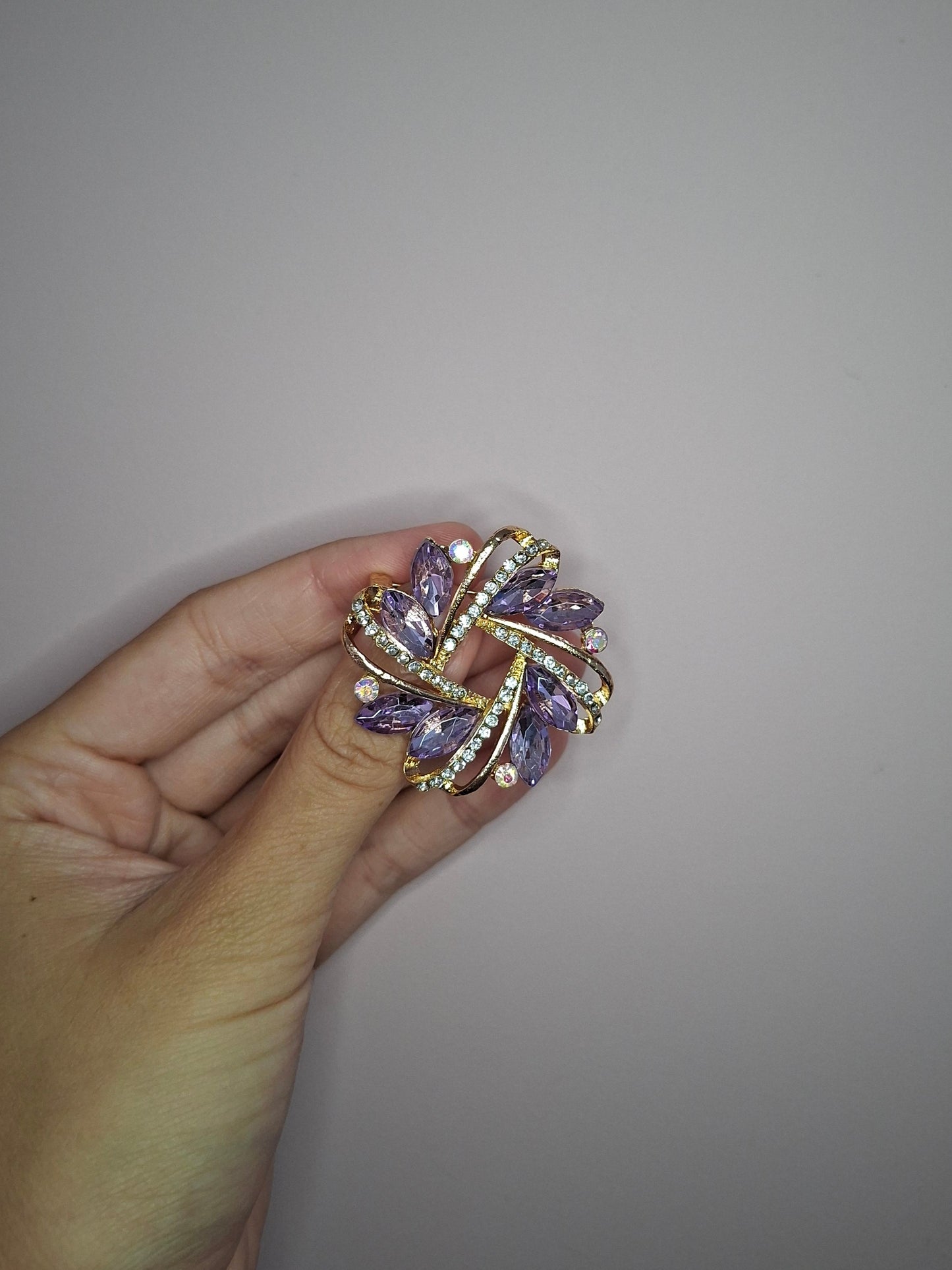Broche M Steen Krans Lila